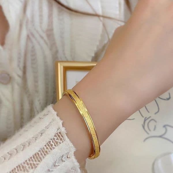 Luxury Brand Designer Jewelry Elegant And Luxurious Frosted Titanium Steel Women's Bracelet With Plain Band CNC Craftsmanship High-end Designer Bracelet
