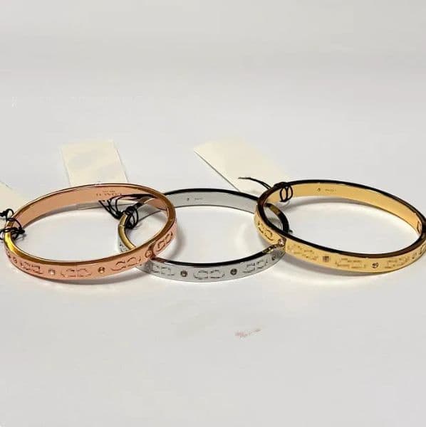 Enamel Women Bracelet Letter engrave bracelet Light Luxury High End Elegant Stainless Wristband Classic Designer jewelry for Lady