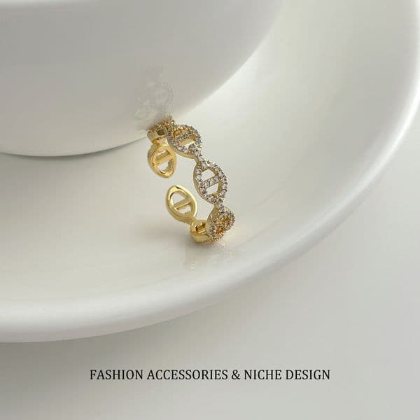 Luxury Brand Designer Jewelry New European And American Style Pig Nose Full-Diamond Chain Ring, Fashionable Niche Light Luxury With A High-End And Elegant Feel,