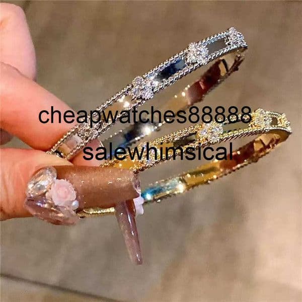 Original 1to1 brand designer jewellery Fashionable and trendy new copper micro inlaid bracelet for women plated with 18k super flash and simple flower micro inlaid w