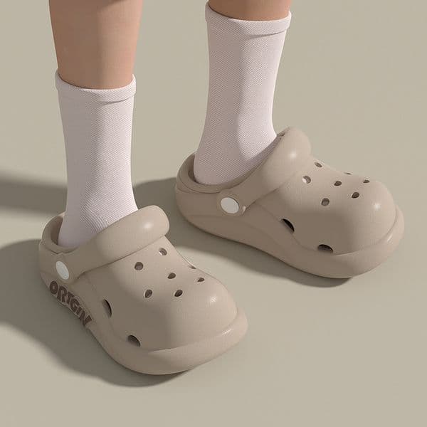 Slippers Comfortable and minimalist Baotou hole shoes Boy and girl lightweight and fashionable casual slippers home and outdoors Free shipping Size 24-41