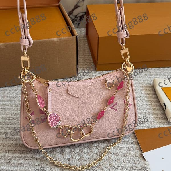 Designer Grained Calfskin M80349 Pink Easy Pouch Majiang Vanity Bag Strawberry Flower Charm Chain Tassel Zipper Wallet Leather Strap Underarm Crossbody Purse 18CM