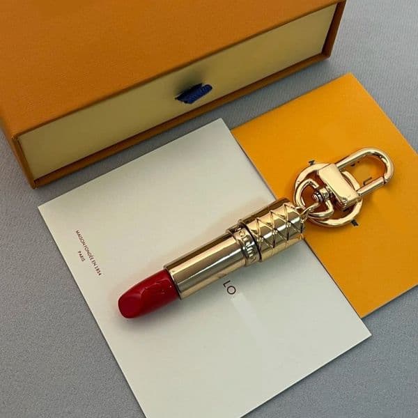 Bag Charms designer key chain Flower pendanr keychain designer women gold color key ring pearl car accessories daily outfit