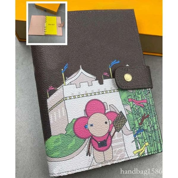Designer Medium DESK AGENDA COVER Holders Memo Planner Men Women Cartoon Notebook Diary Agendas Protective Case Card Passport Holder Notepad With box 08