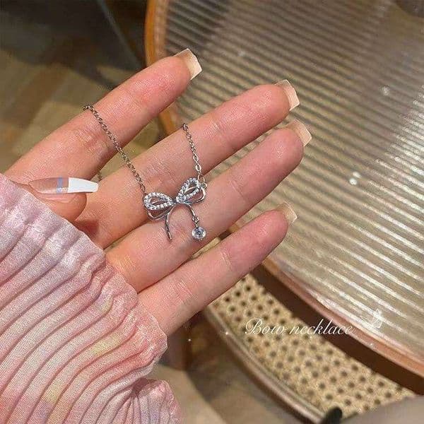 Popular stylish bow necklace for women, versatile and light luxury niche pendant, butterfly dream collarbone chain, Valentine's Day gift