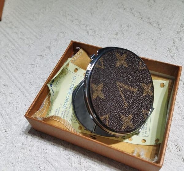 14 color 2026 Fashion luxury square portable folding makeup mirror designer classic letter pattern leather hardware circular mini handheld makeup mirror