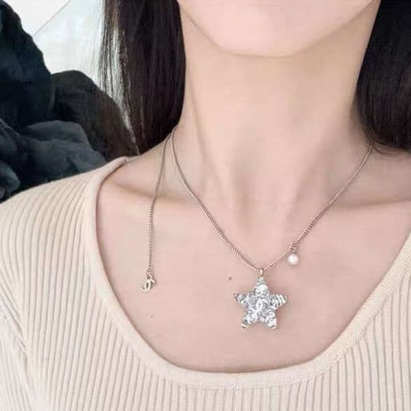 2025 New Five-Pointed Pendant High-Quality Versatile European and American Style Sequin Star Necklace