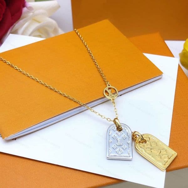 10A Brand Heart Pendant Necklace Designer Necklaces Pendant Choker Black White Love Chain Women Stainless Steel Letter Jewelry Accessories