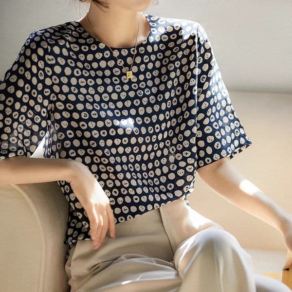 Silk polka dot shirt, short-sleeved mulberry silk T-shirt top, high-end women's clothing, 2026 new summer niche design