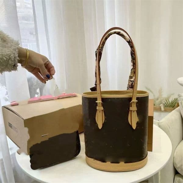 Elegant Petit Bucket Pm Shoulder Classic Designer Bag Bucket Shape Designer Bags 2026 Trends For Women Luxury Purse Party Gift M42238 Fashion Sac Bags te954