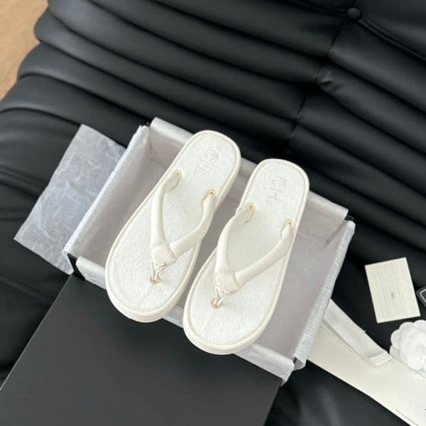 AAA top flip flops Velvet Thick Sole Flip Flops Women Comfortable Beach Slippers Casual Vacation Flat Sandals for Ladies