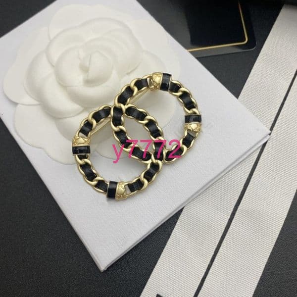 Women Designer Brooches Copper Gold Plated Crystal Jewelry Letter Brooch Charm Pin Men Womens Wedding Party Clothing Accessories With box