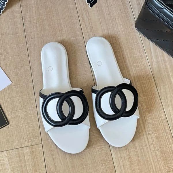 Designer Sandals Women Slides Sandals Same Style Quilted Flat Slippers Women Vacation Metal One-Band Sandals Flat summer slippers for outdoor Wear Size35-42