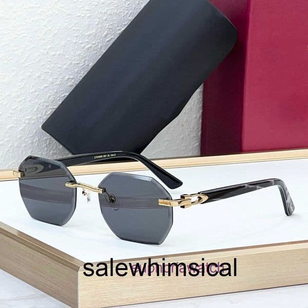 Designer sunglasses High-End C Brand Sunglasses set for Women, Oversized Square Frame with Metal Accents & UV Protection Sophisticated Color Gradient 2E9B