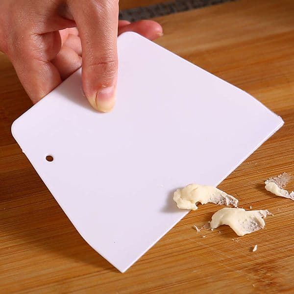 Baking trapezoidal cream cake plastic scraper, household kitchen baking tool, dough cutter