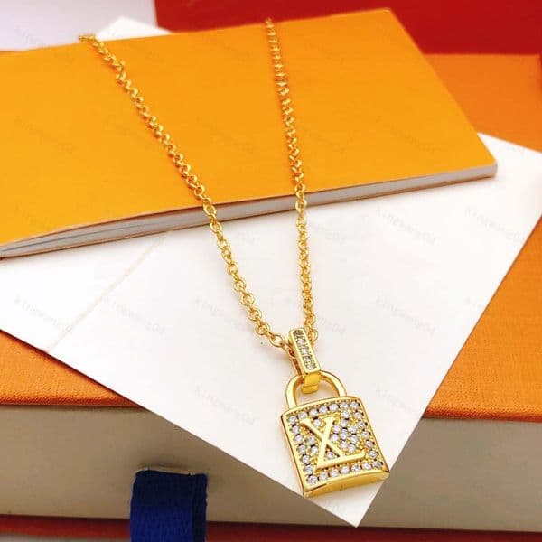 Fashion Designer Pearl Pendant Necklace for Women Stainless Steel Chain Gold Silver Plated Flower Heart Charm Luxury Accessories
