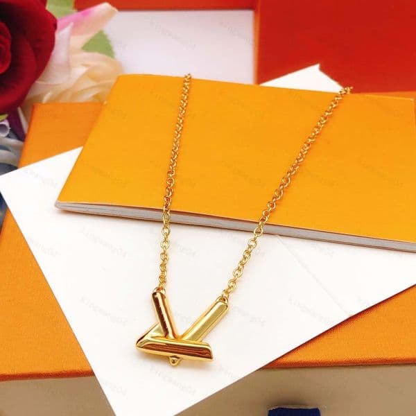 Designer Pearl Necklace for Women Flower Pendant Chain Stainless Steel Gold Silver Plated Heart Charm Luxury Wholesale Jewelry