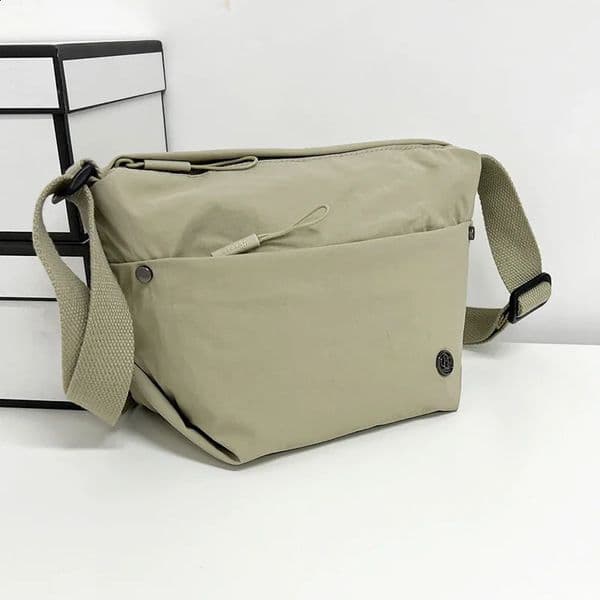 Ultra-light Nylon Crossbody Bag for Women Adjustable Wide Strap Lightweight Womens Bag Zipper Closure Stylish Messenger Bag 260529