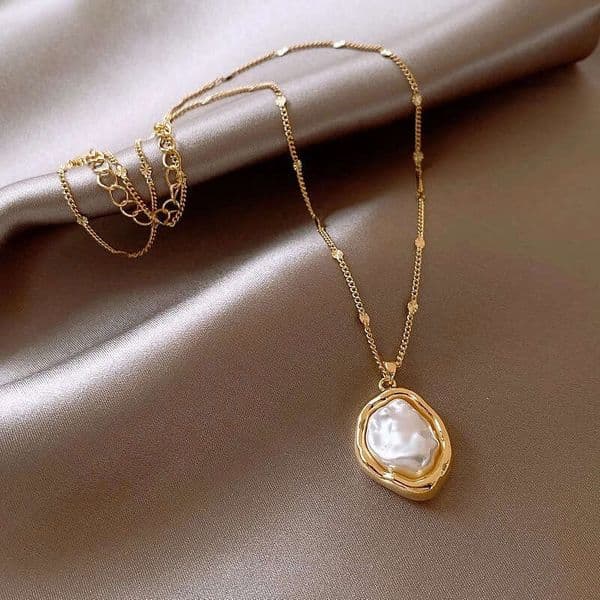 Designer Jewelry Luxury Jewelry Baroque Pearl Pendant Necklace For Women, High-End Luxury Niche Titanium Steel Collarbone Chain, New Stylish Neck Accessory