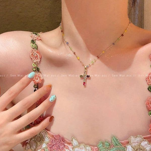 Designer Jewelry Luxury Jewelry Dopamine-Colored Cross Necklace For Women, Vintage Sweet Cool Style, Niche Design, Unique And Super Shiny Collarbone Chain Accessory