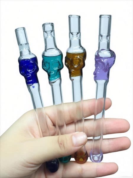 Newest Cheap Colorful SKull Design Glass Smoking One Hitter Pipes Holder Filter Mouthpiece Smoking cigarette Taster Hand Pipe