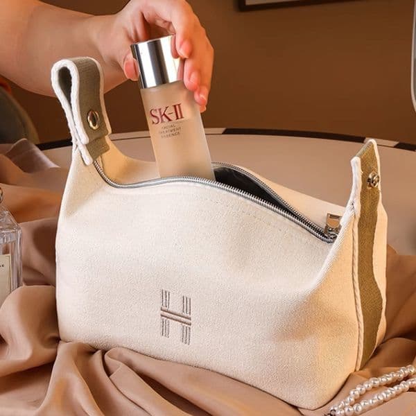 Portable hand-held canvas large-capacity travel toiletry bag, high-end waterproof makeup and skincare organizer