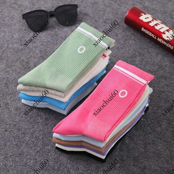 Designer Knee-High Letter Print Fall Winter Pilates Fitness Running Sweat-Wicking Breathable Individually Packaged Yoga Socks 1314