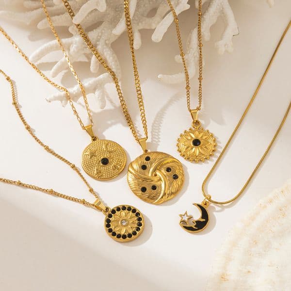 designer Necklace New 304 Stainless Steel Moon Pendant Necklace With Diamonds For Women, Versatile Titanium Steel Non-Fading Pendant, And Jewelry