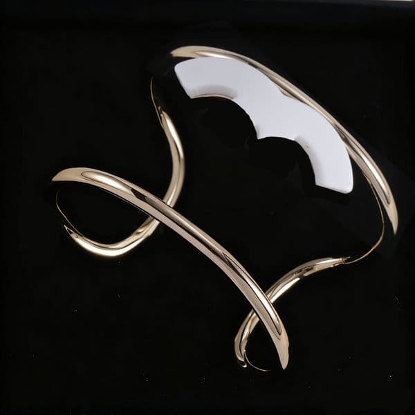 C264YAJ4 Gold Tone Open Cuff Bangle White Enamel Interlocking Elegant Vintage Style Wrist Jewelry for Women, for Any Occasion, Daily Wear, Wedding Fashion Accessory
