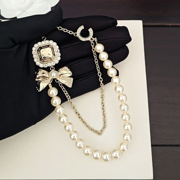 Luxury Designer C Pendant Necklaces 26c Letter Long Chokers CCity Pearl Gold Necklace Party High quality Sweater Long Heart-shaped Chain Jewelry 43