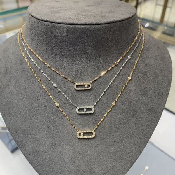 High-end Designer necklace from Mei family, simple and fashionable small single diamond sliding necklace, women's 18K gold-plated, niche design diamond pendant