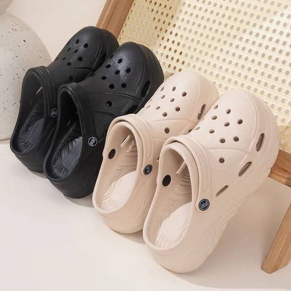 Women's Fashion Platform Summer 2025 Thick Sole Soft Eva Clogs Garden Shoes for Women Hollow Out Non Slip Beach Sandals