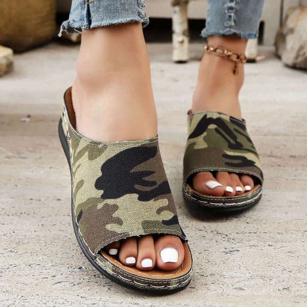Cross-border designer sandals slippers plus-size thick-soled women's 2025 summer new European and American style open-toe lightweight slip-on sandals wholesale
