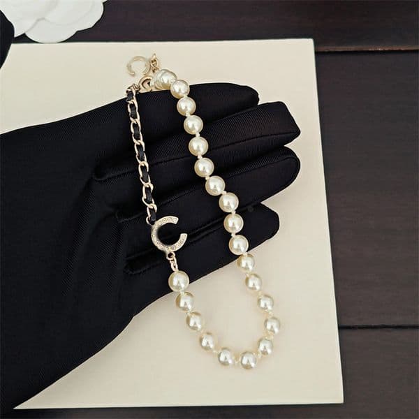 26c Styles Pendant Necklaces Pearls Sweater chain Designer Woman Latest gold chokers C Necklace Luxury Jewelry Diamond Crystal Women Ccity hgdsdf54