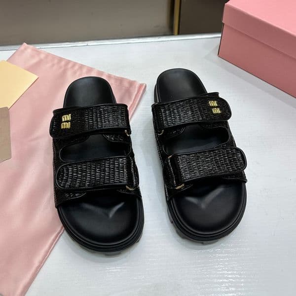 Designer Sandals Slippers Women Slides style Shoes Outdoor Casual Open-toe slippers Breathable Resistant Summer Slippers All black perforated slippers