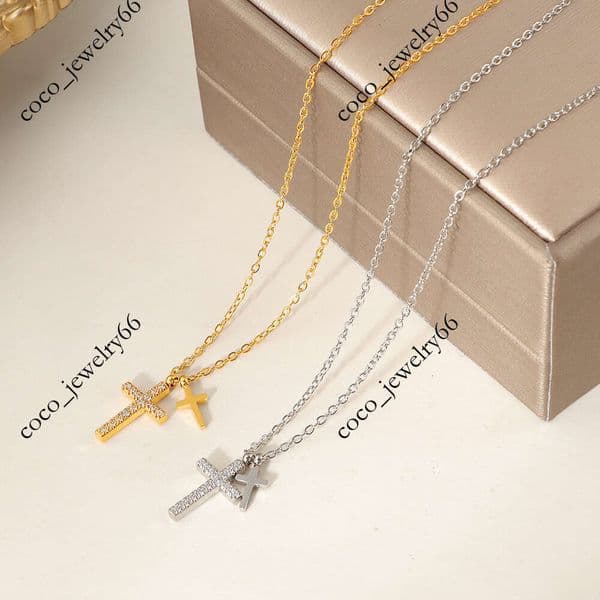 Titanium Steel Inlaid Diamond Necklace Versatile Mini Double Cross Pendant Light Luxury Fashion Collarbone Chain Non-Fading