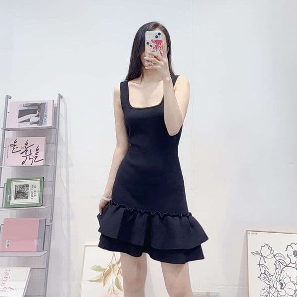 e22 Autumn new French fashion dress designer sleeveless U-neck short strap knitted women's tea skirt 2026