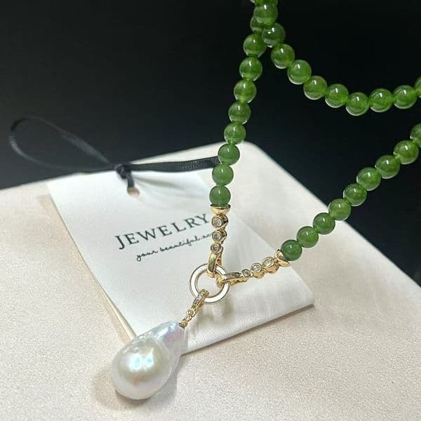 Jade-colored long-style necklace sweater with natural strong light Baroque freshwater pearls