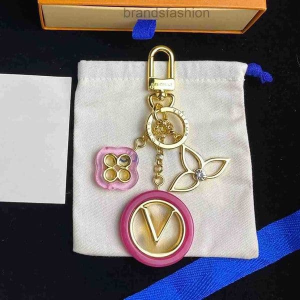 Fashion Key Buckle Car Keychain Handmade Leather Keychains Men Women Bag Pendant Accessories