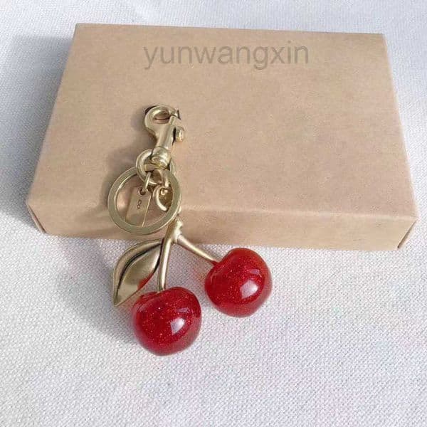 Luxury Keychain Designer Keychain Wallet Key Cherry Charm Chain Unisex Lanyard White Designer Keychain Jewelry Designer Wallet Charm Keychain High Quality