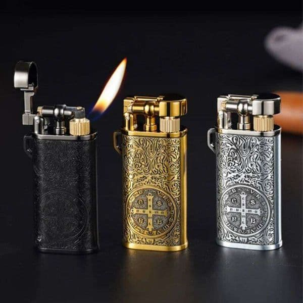 New Retro Metal Relief Inflatable With Grinding Wheel Portable Butane Gas Open Flame Outdoor Lighter Men's Gift W260202