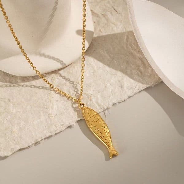 Elegant stainless ocean pendant necklace, high-end niche clavicle chain, titanium steel choker jewelry,