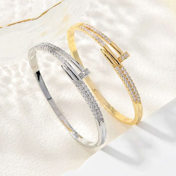 Designer Stud Alloy Fashion Bracelet Geometric Design Women's Holiday Gift