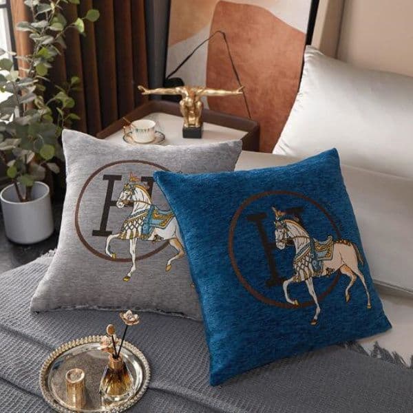 Design a colorful horse pillow Business Gift Souvenir Chenille Large Horse Waist 45x45 Size Pillow Bedside Cushion Office Pillow