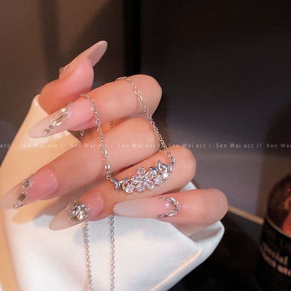 Designer Jewelry Luxury Jewelry Exquisite Micro-Inlaid Zircon Flower Pendant Necklace For Women, Light Luxury Niche High-End Titanium Steel Collarbone Chain Neck