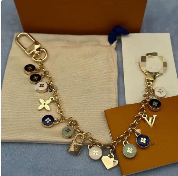 Designer Colorful pendant Key chain Letter Keychain Fashion Purse Charm Metal Key chain Holiday Pendant Purse Gift High Quality
