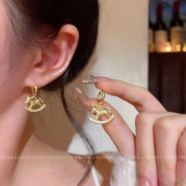 Designer Jewelry Luxury Jewelry Zodiac Year Gold Pony Earrings For Women 2026 New Hot-Selling Super Stylish Ear Clips With A High-End And Elegant Feel