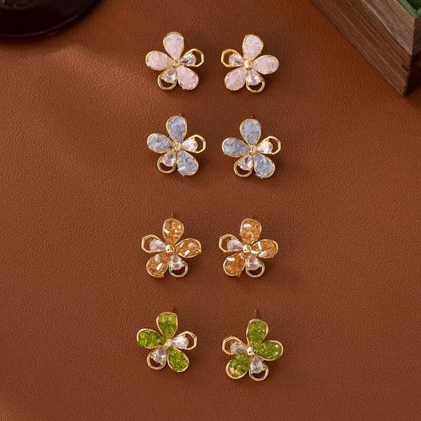 S925 high-end full-diamond for women, niche fresh sweet small flower studs, light luxury earrings wholesale