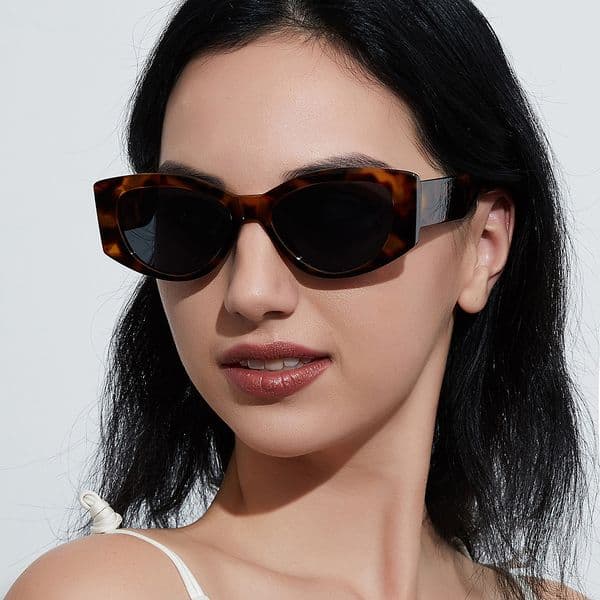 Factory Wholesale Customized logo Shades Fashionable Plastic Sunglasses UV 400 Colorful PC Sunglasses