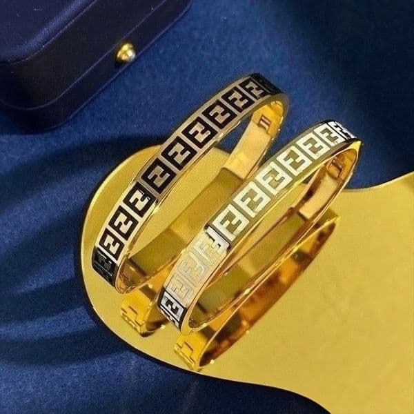 Luxury Designer Bracelet Men Women Fashion Stainless Steel Bangle Letter Design 18K Gold Plated Bracelet Vintage Style Jewelry Gift Daily Outfit